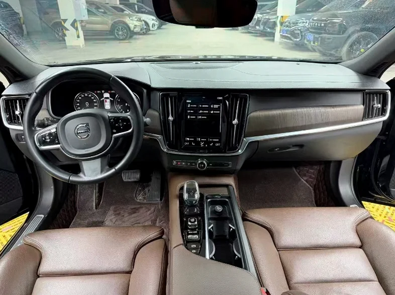 沃尔沃S90 后面外观一