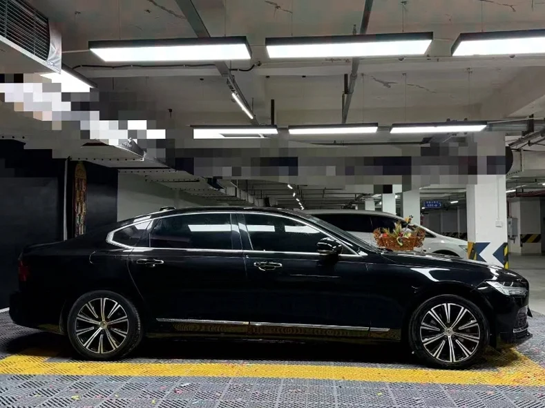 沃尔沃S90 驾驶室