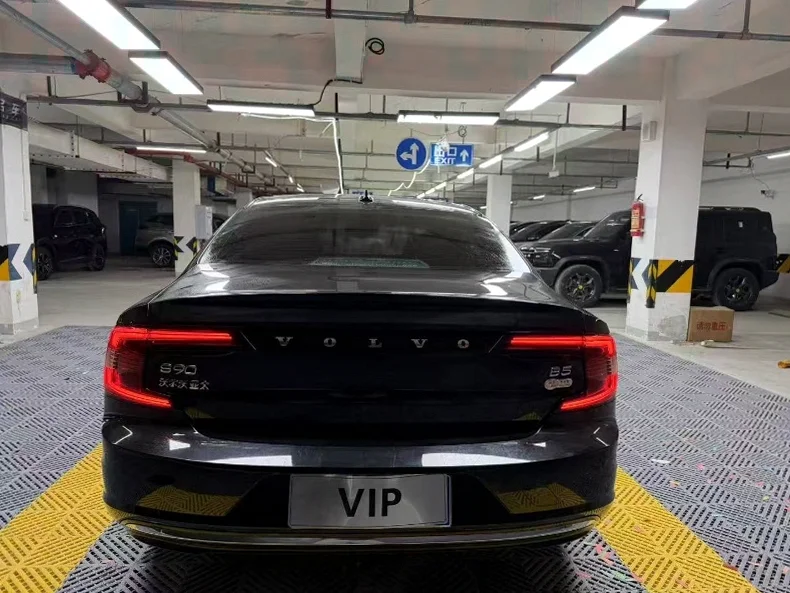 沃尔沃S90 内饰后排