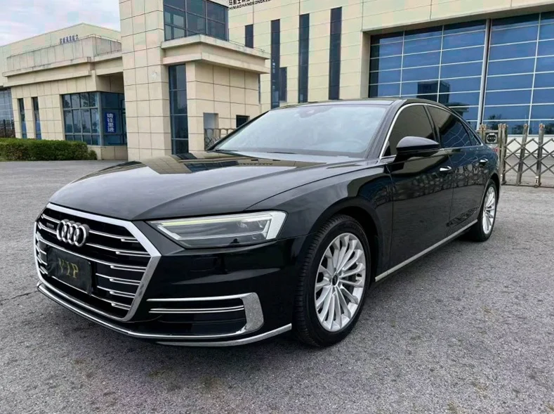 奥迪A8L 后面外观三