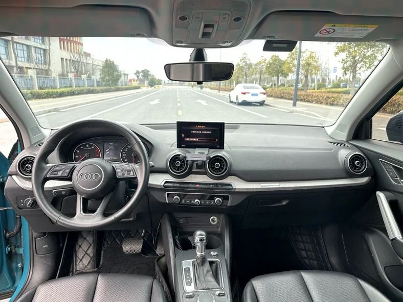 奥迪Q2 内饰后排