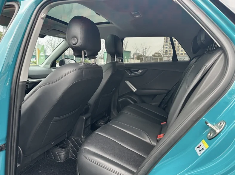 奥迪Q2 内饰前排