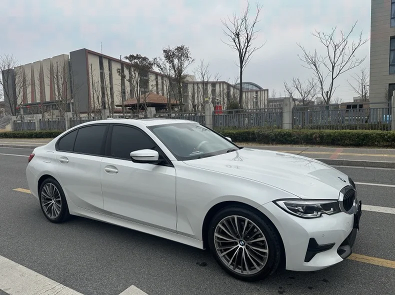 宝马3系 正面外观二