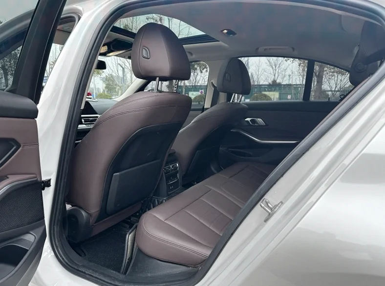 宝马3系 内饰后排