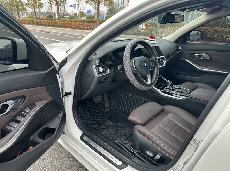 宝马3系 内饰前排