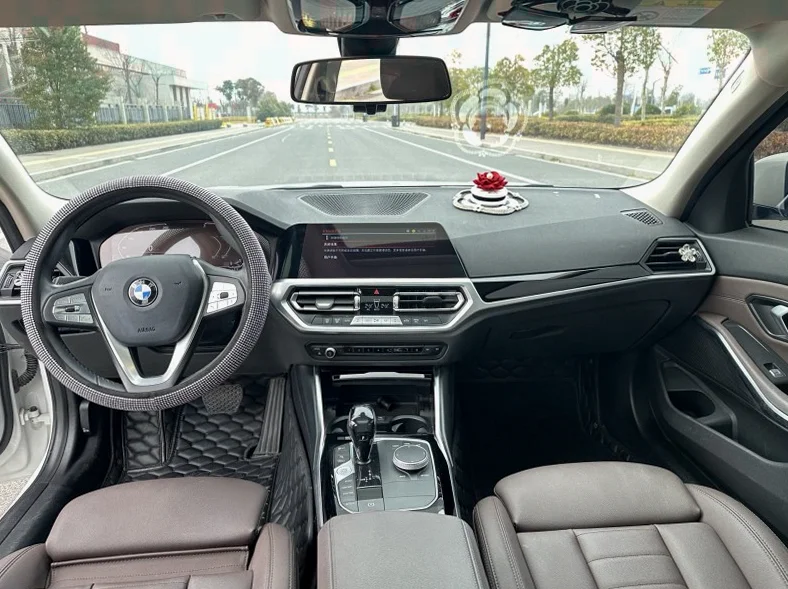 宝马3系 驾驶室