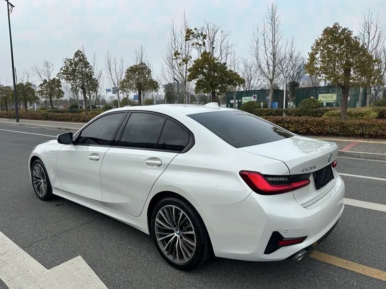 宝马3系 后面外观一