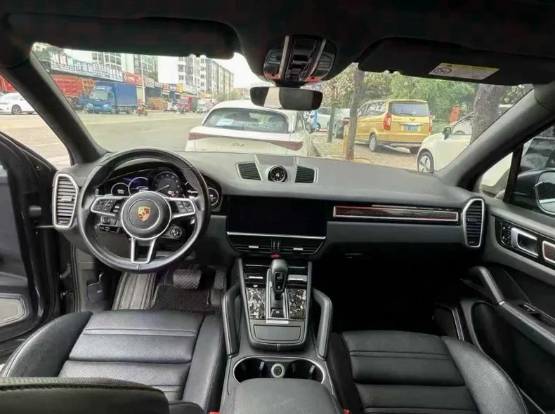 保时捷卡宴 后面外观二