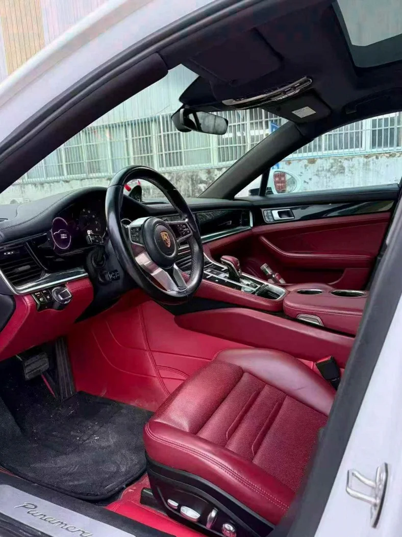 保时捷帕拉梅拉 后面外观三