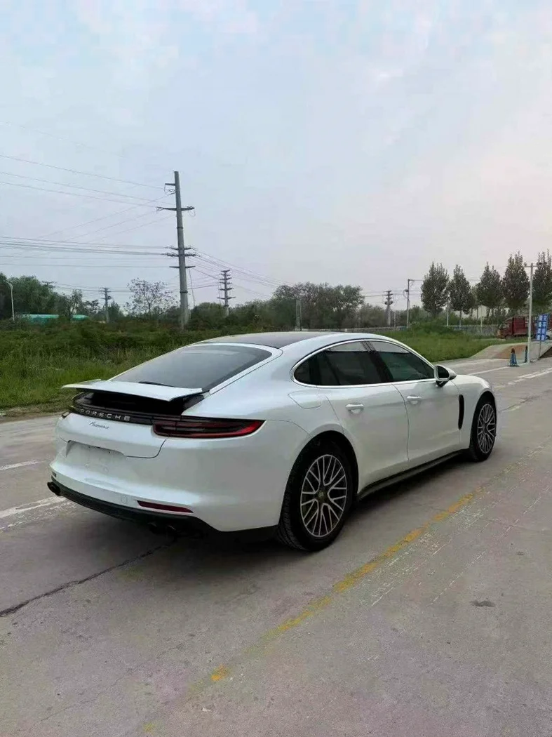 保时捷帕拉梅拉 后面外观二