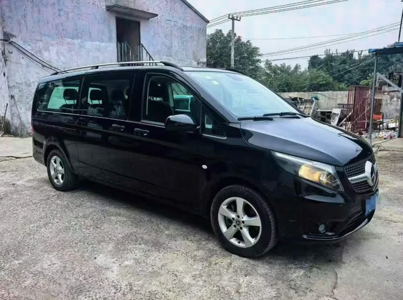 奔驰威霆 正面外观二