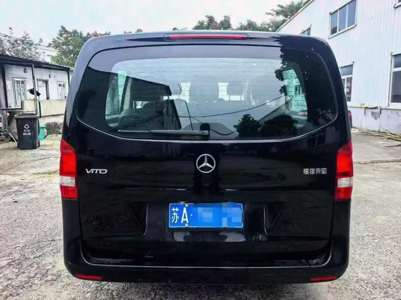 奔驰威霆 驾驶室