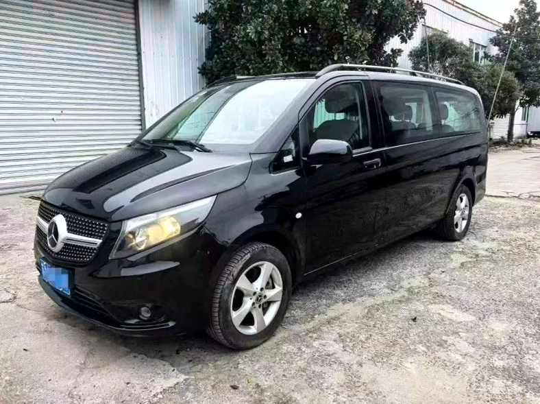 奔驰威霆 正面外观三