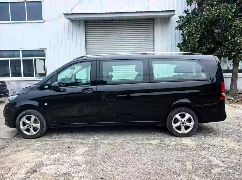 奔驰威霆 内饰前排