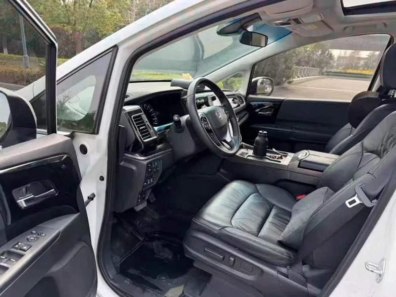 本田艾力绅 后面外观二