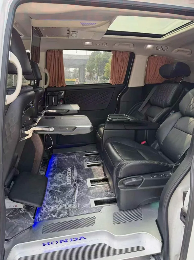本田艾力绅 内饰前排