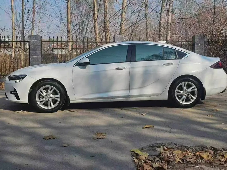 别克君威 正面外观二