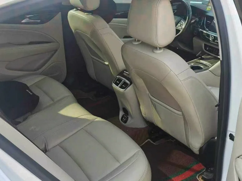 别克君威 后面外观一