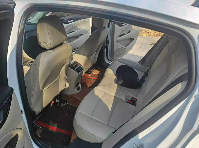 别克君威 内饰前排