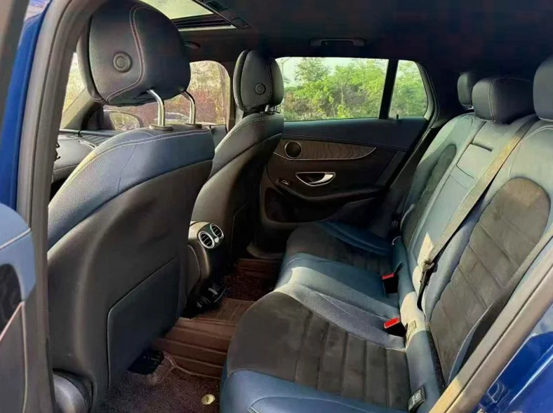 奔驰EQC 后面外观一