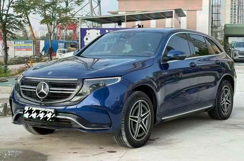 奔驰EQC 正面外观三