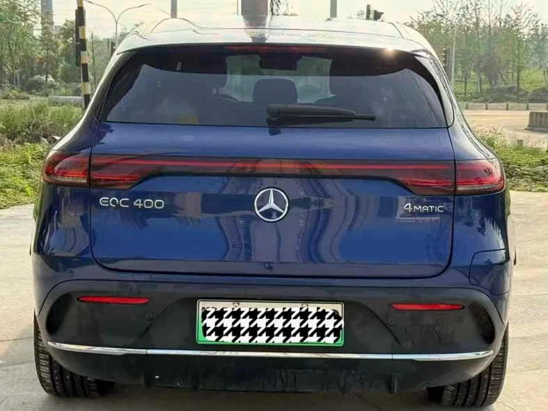 奔驰EQC 内饰后排