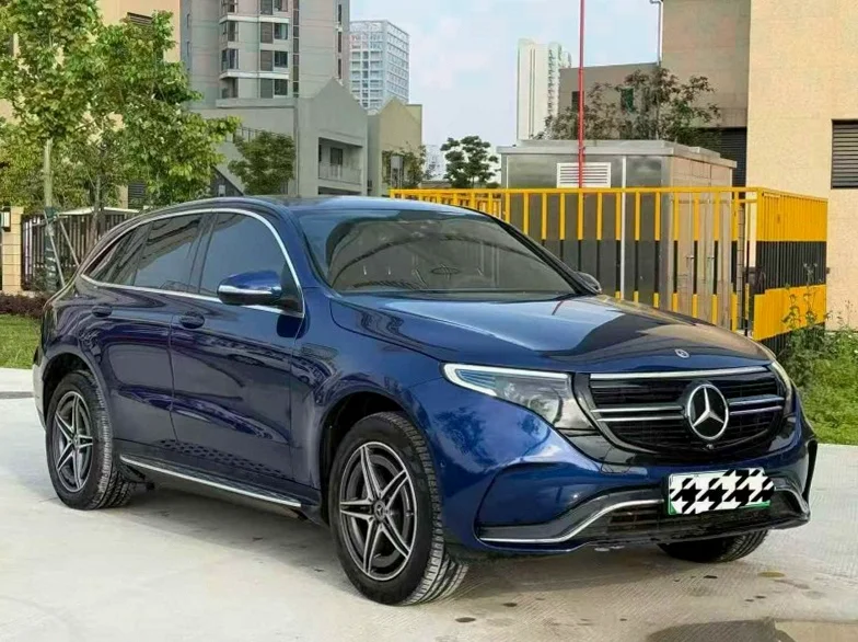 奔驰EQC 正面外观二