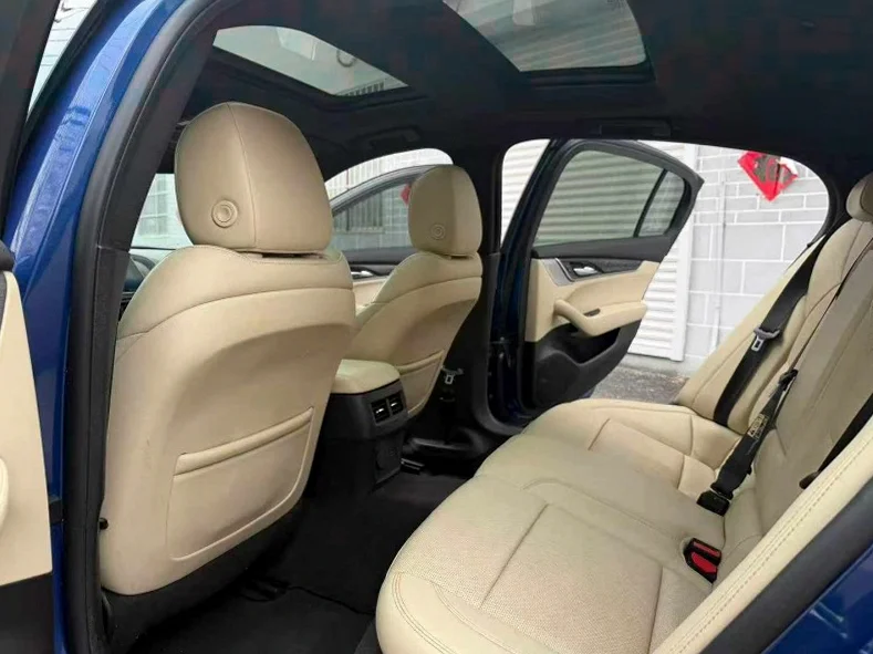 凯迪拉克CT5 内饰后排