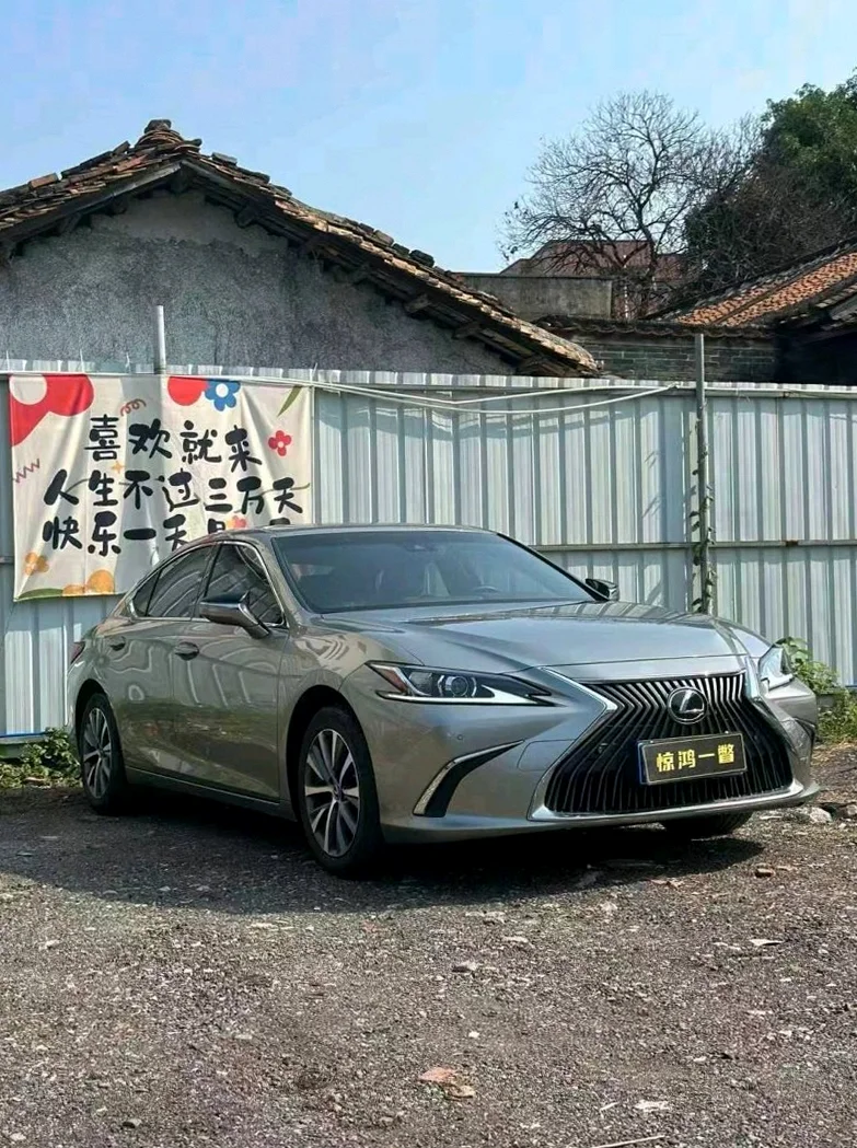 雷克萨斯ES 正面外观三
