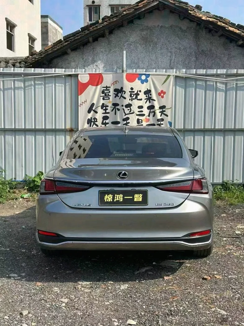 雷克萨斯ES 后面外观二