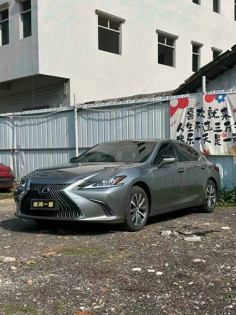 雷克萨斯ES 正面外观二
