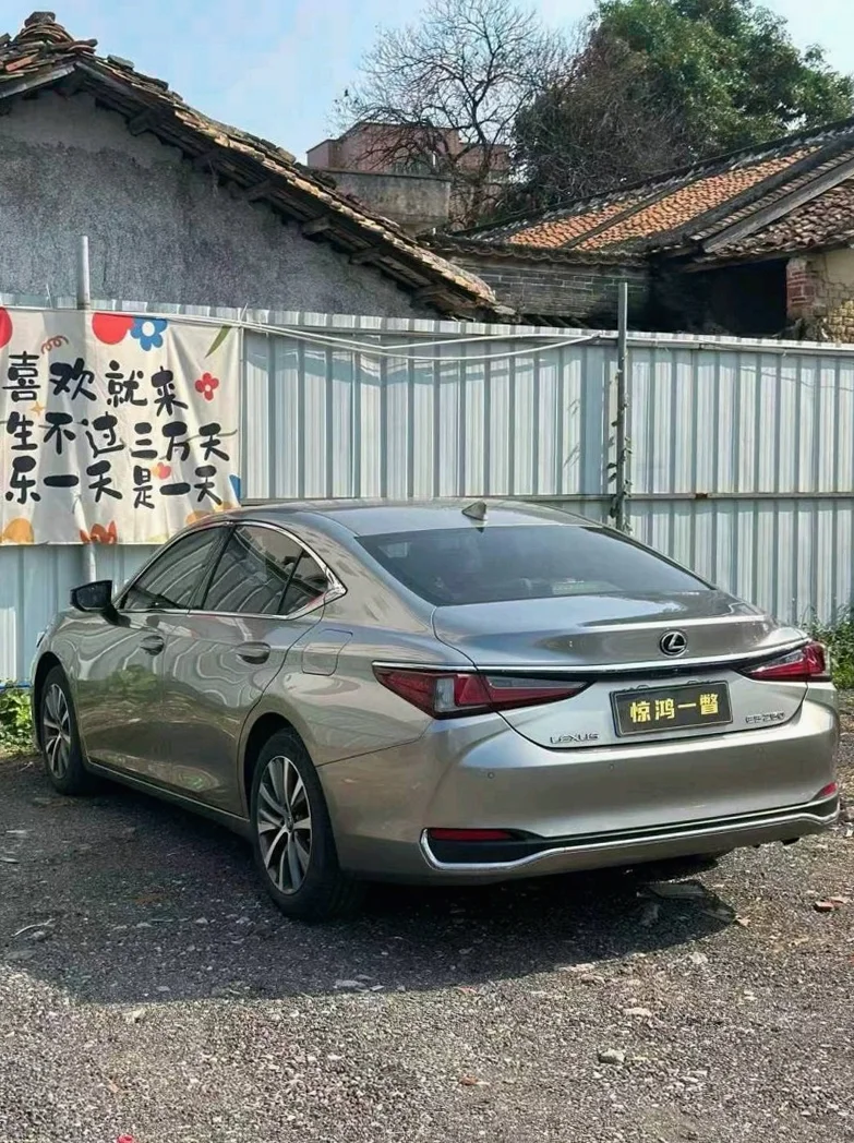 雷克萨斯ES 后面外观三