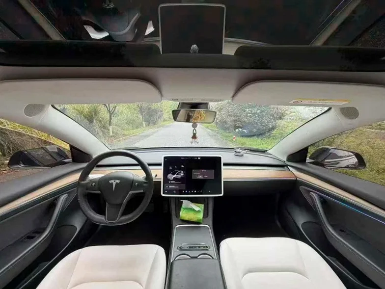 特斯拉MODEL 正面外观三