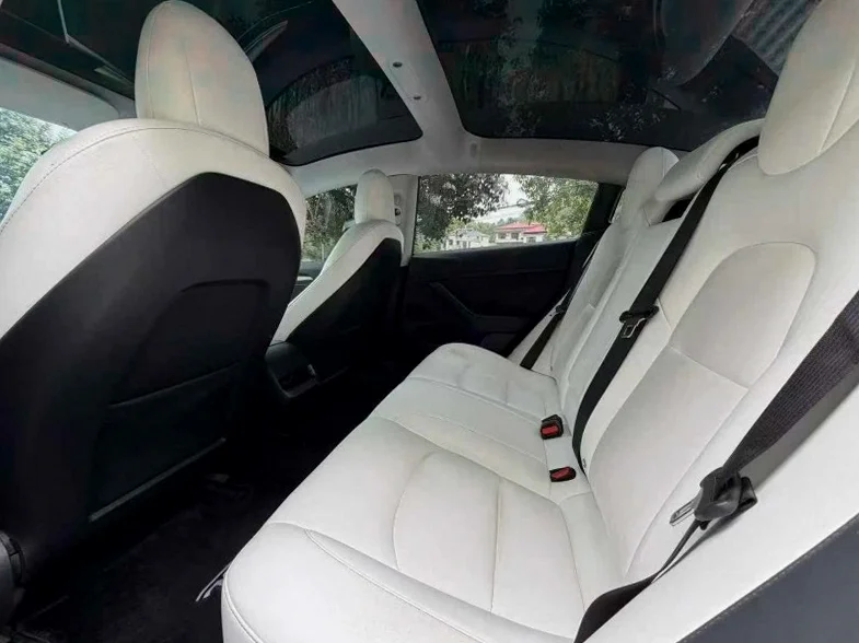 特斯拉MODEL 后面外观一