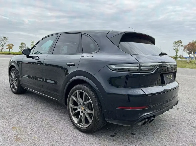 保时捷卡宴 驾驶室