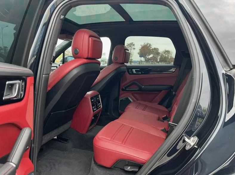 保时捷卡宴 正面外观三