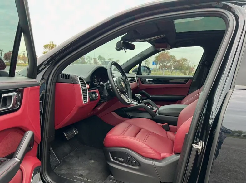 保时捷卡宴 后面外观一