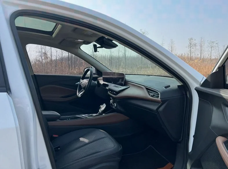 别克威朗 后面外观三