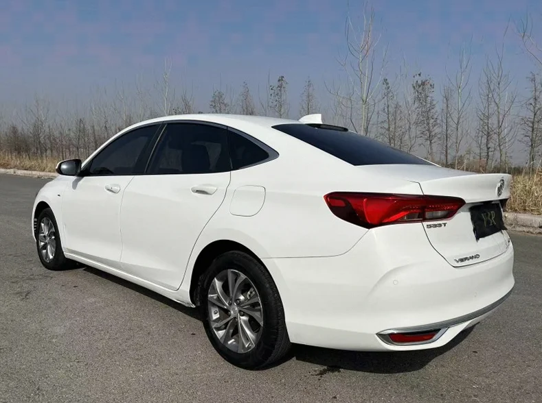 别克威朗 驾驶室