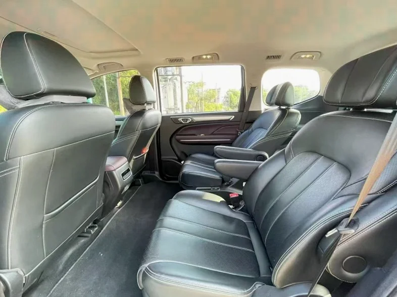 传祺M6 正面外观三