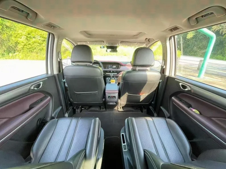 传祺M6 后面外观一