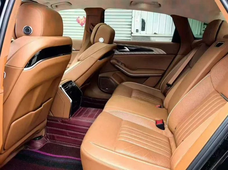 红旗H9 后面外观一