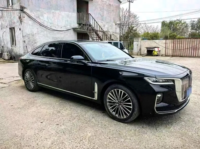 红旗H9 正面外观三