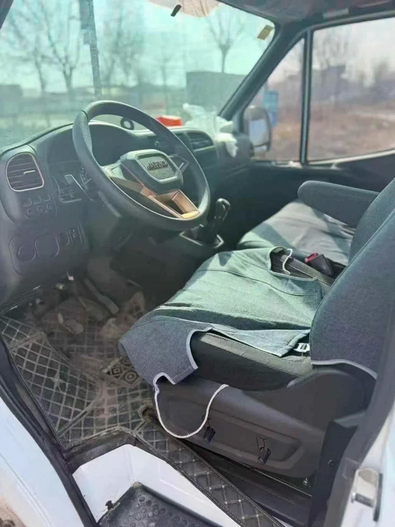 江铃特顺 后面外观一