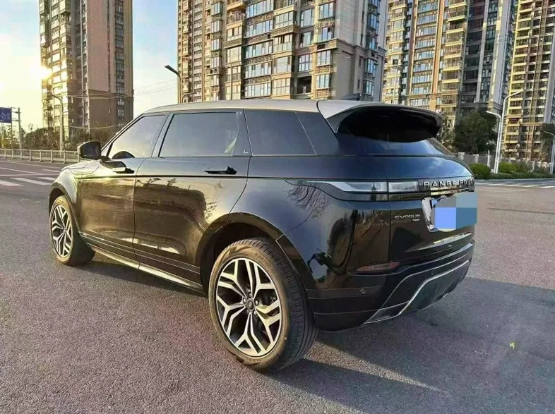 路虎极光 内饰后排