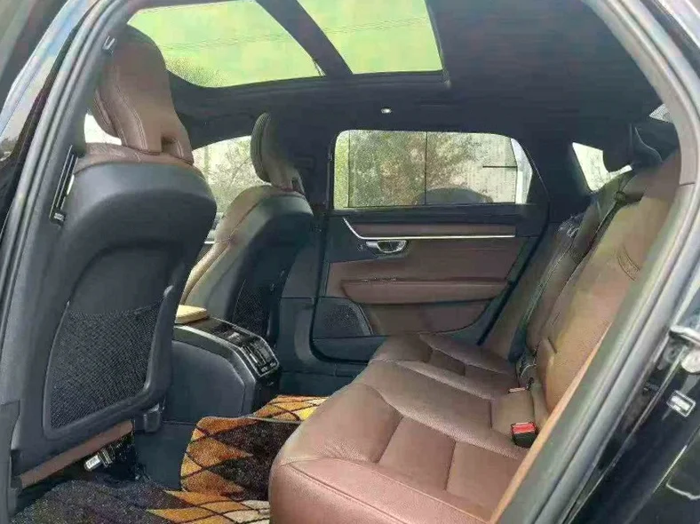 沃尔沃S90 后面外观三