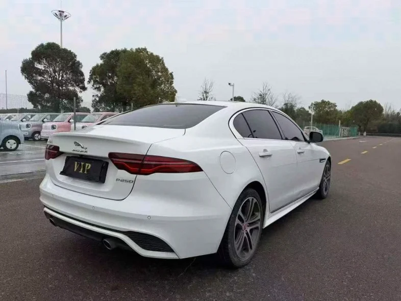 捷豹XEL 内饰后排