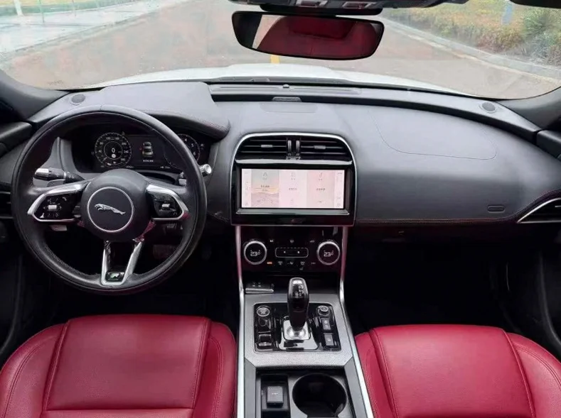 捷豹XEL 后面外观一