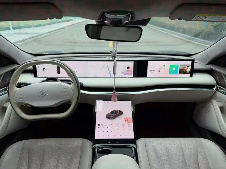 智己L7 后面外观二