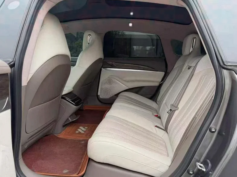 智己L7 后面外观三